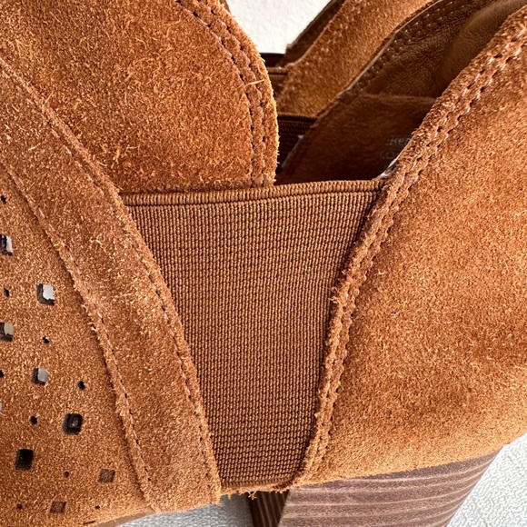New EARTH Keren Cognac Perforated Suede Slip On Heeled Booties Women’s 9.5B(M) - Picture 7 of 14
